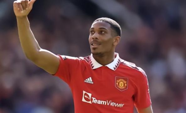 前锋凭借其 前锋凭借其